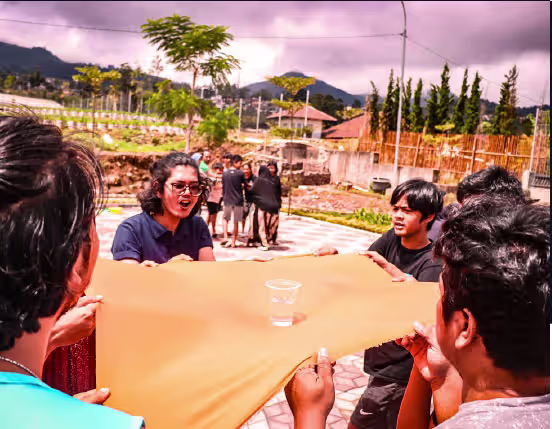 Fun Games Outbound Garut - JO Adventure Kegiatan Fun Games kelompok untuk membangun kebersamaan di Garut